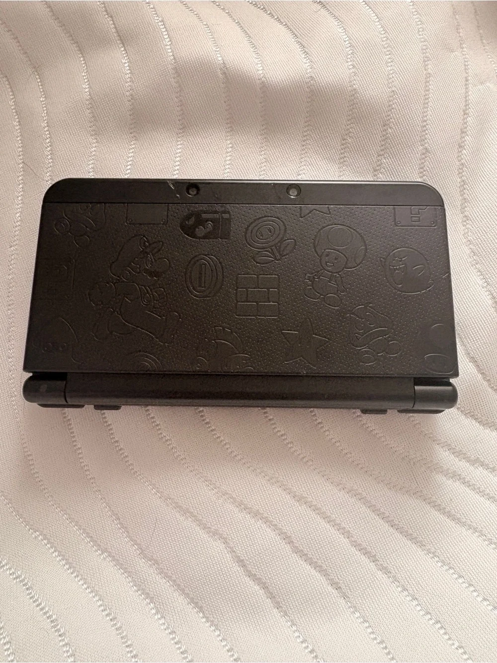 Limited Edition Nintendo 3DS - Original Super Mario Edition (Black Friday)